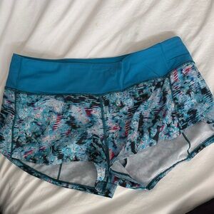 Lululemon Speed Up Low-Rise 2.5in lined short, size 6